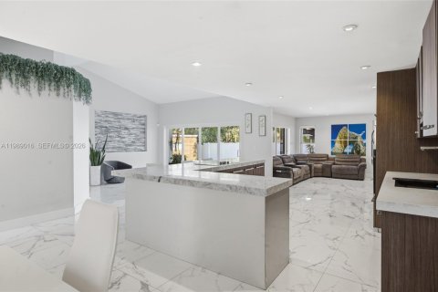 House in Sunrise, Florida 3 bedrooms, 167.87 sq.m. № 2062368 - photo 24