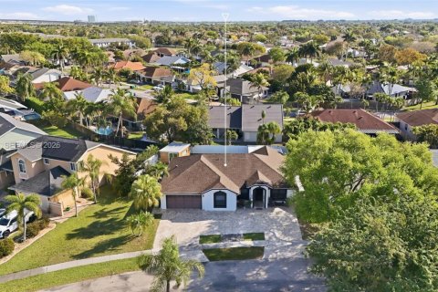 House in Sunrise, Florida 3 bedrooms, 167.87 sq.m. № 2062368 - photo 13