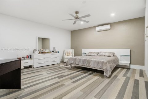 House in Sunrise, Florida 3 bedrooms, 167.87 sq.m. № 2062368 - photo 16