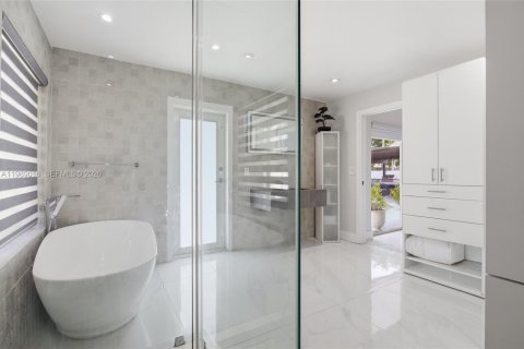 House in Sunrise, Florida 3 bedrooms, 167.87 sq.m. № 2062368 - photo 19