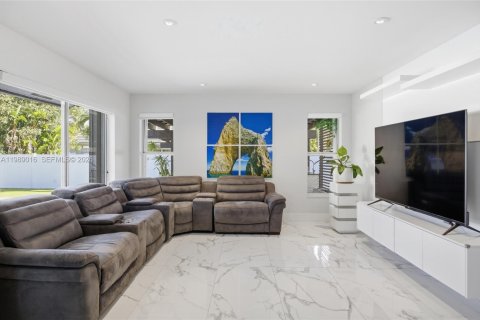 House in Sunrise, Florida 3 bedrooms, 167.87 sq.m. № 2062368 - photo 25