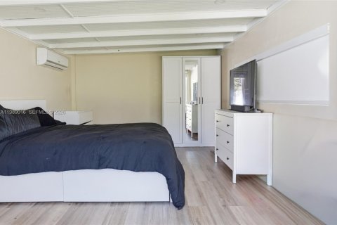 House in Sunrise, Florida 3 bedrooms, 167.87 sq.m. № 2062368 - photo 15