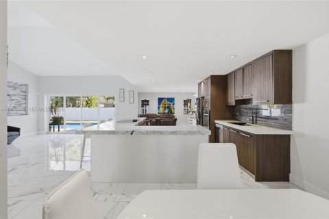 House in Sunrise, Florida 3 bedrooms, 167.87 sq.m. № 2062368 - photo 8