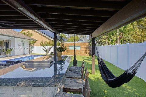 House in Sunrise, Florida 3 bedrooms, 167.87 sq.m. № 2062368 - photo 30