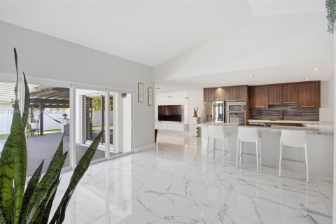 House in Sunrise, Florida 3 bedrooms, 167.87 sq.m. № 2062368 - photo 6