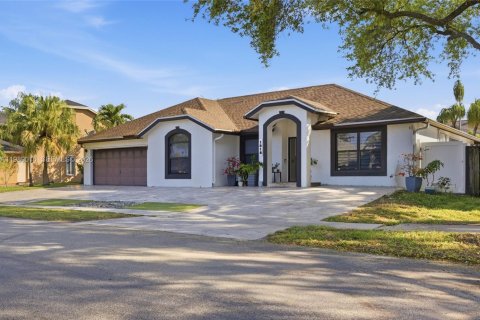 House in Sunrise, Florida 3 bedrooms, 167.87 sq.m. № 2062368 - photo 3