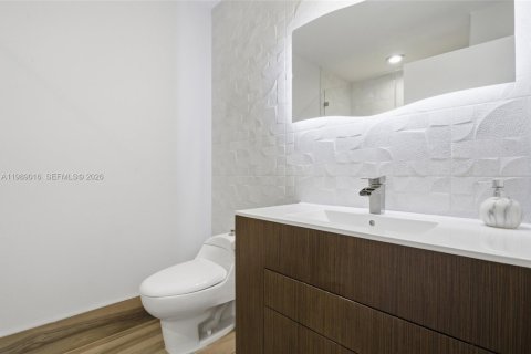 House in Sunrise, Florida 3 bedrooms, 167.87 sq.m. № 2062368 - photo 17