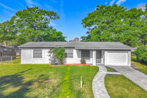 House in Orlando, Florida 3 bedrooms, 122.63 sq.m. № 1769997 - photo 1