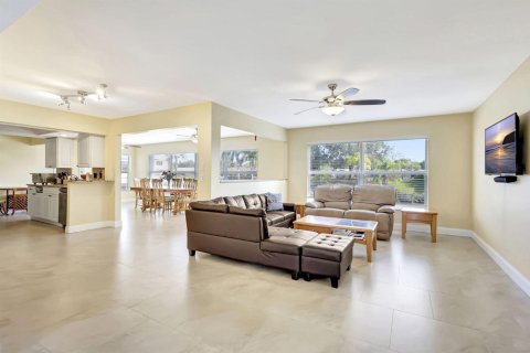 Casa en venta en Port St. Lucie, Florida, 3 dormitorios, 142.7 m2 № 2180434 - foto 5