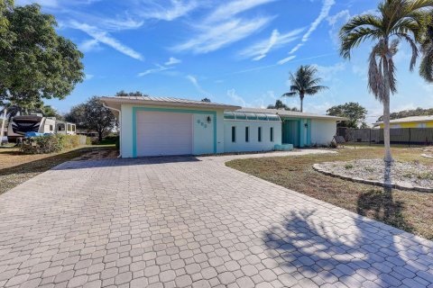 Casa en venta en Port St. Lucie, Florida, 3 dormitorios, 142.7 m2 № 2180434 - foto 2