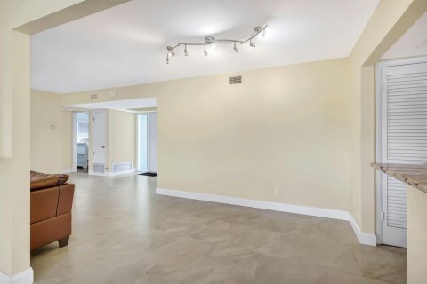 Casa en venta en Port St. Lucie, Florida, 3 dormitorios, 142.7 m2 № 2180434 - foto 6