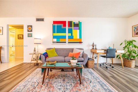 Condominio en alquiler en Coconut Creek, Florida, 2 dormitorios, 107.4 m2 № 1966982 - foto 13