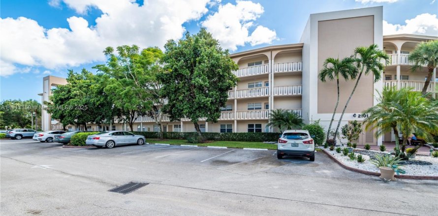 Condominio en Coconut Creek, Florida, 2 dormitorios  № 1966982