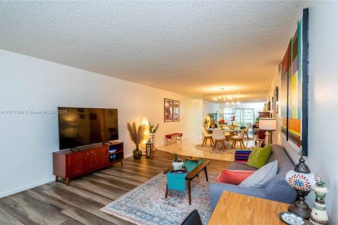 Condominio en alquiler en Coconut Creek, Florida, 2 dormitorios, 107.4 m2 № 1966982 - foto 11