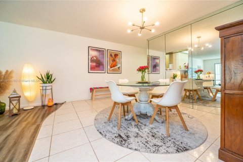 Condominio en alquiler en Coconut Creek, Florida, 2 dormitorios, 107.4 m2 № 1966982 - foto 3