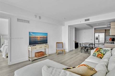 Condominio en alquiler en Miami, Florida, 1 dormitorio, 67.35 m2 № 1959020 - foto 19