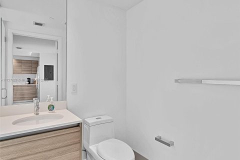 Condominio en alquiler en Miami, Florida, 1 dormitorio, 67.35 m2 № 1959020 - foto 24