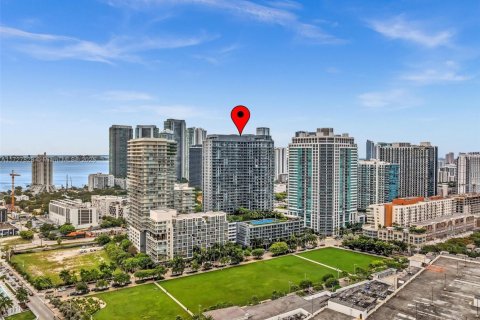 Condominio en alquiler en Miami, Florida, 1 dormitorio, 67.35 m2 № 1959020 - foto 1
