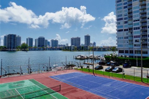 Copropriété à vendre à Aventura, Floride: 2 chambres, 99.68 m2 № 1726299 - photo 3