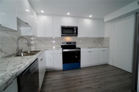 Copropriété à vendre à Aventura, Floride: 2 chambres, 99.68 m2 № 1726299 - photo 8