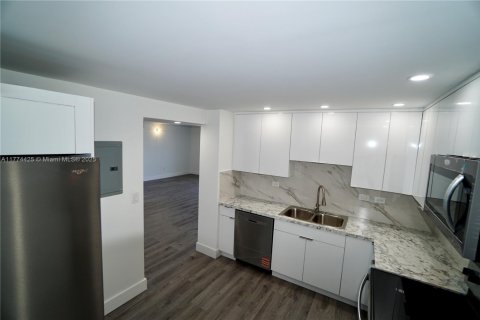 Copropriété à vendre à Aventura, Floride: 2 chambres, 99.68 m2 № 1726299 - photo 7