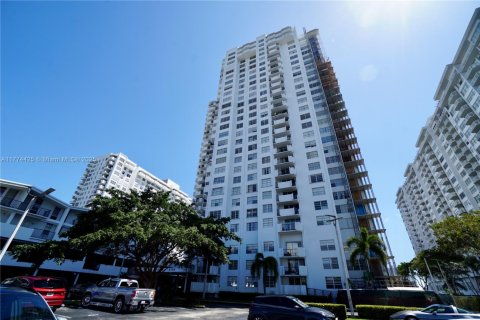 Copropriété à vendre à Aventura, Floride: 2 chambres, 99.68 m2 № 1726299 - photo 1