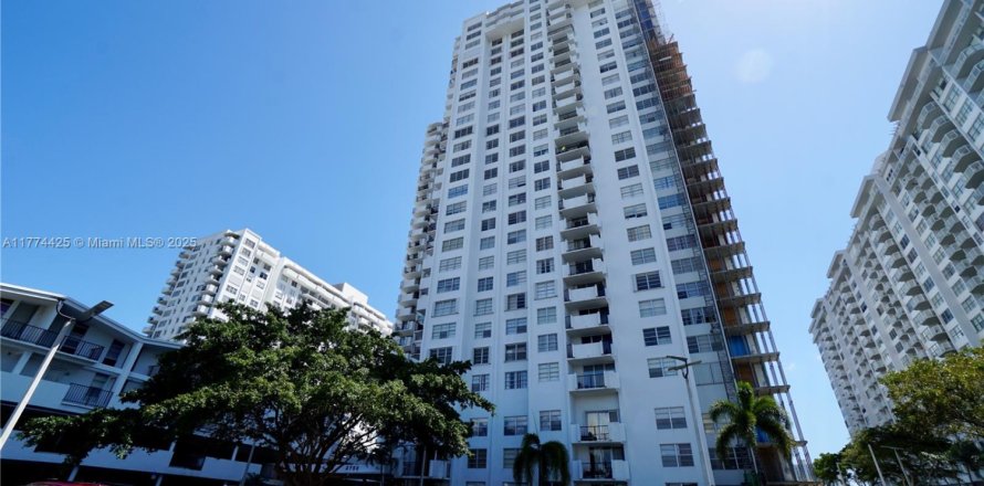 Condo à Aventura, Floride, 2 chambres  № 1726299