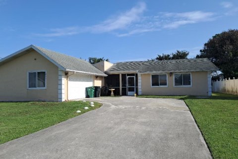 House in Port St. Lucie, Florida 3 bedrooms, 177.81 sq.m. № 2244048 - photo 14