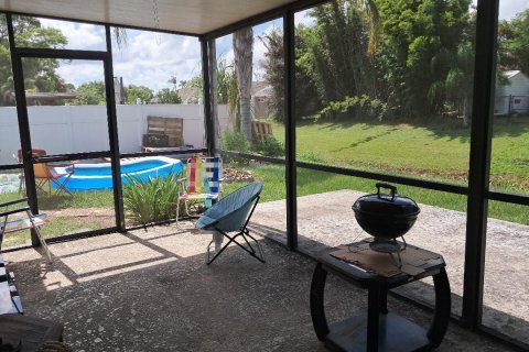 House in Port St. Lucie, Florida 3 bedrooms, 177.81 sq.m. № 2244048 - photo 11