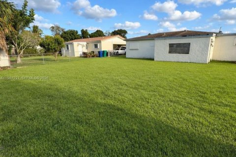 House in Lauderhill, Florida 3 bedrooms, 98.48 sq.m. № 2051622 - photo 11