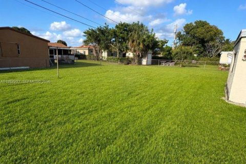 House in Lauderhill, Florida 3 bedrooms, 98.48 sq.m. № 2051622 - photo 10