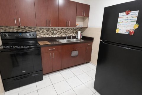 House in Lauderhill, Florida 3 bedrooms, 98.48 sq.m. № 2051622 - photo 3