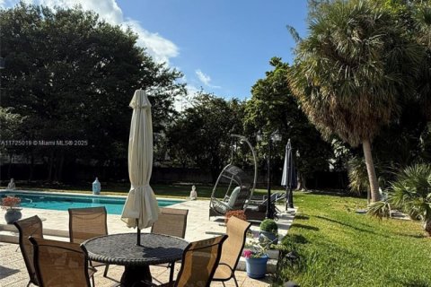 House in North Miami, Florida 2 bedrooms, 181.53 sq.m. № 1702819 - photo 9