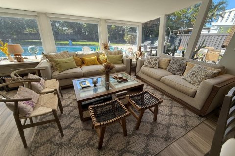 House in North Miami, Florida 2 bedrooms, 181.53 sq.m. № 1702819 - photo 22