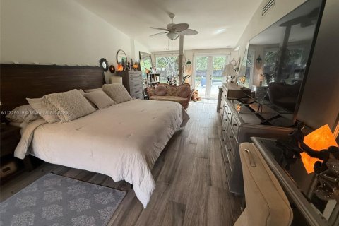 House in North Miami, Florida 2 bedrooms, 181.53 sq.m. № 1702819 - photo 26