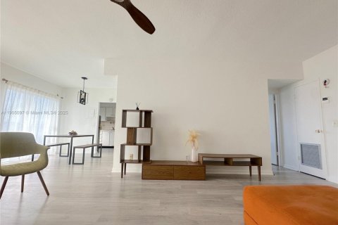 Снять в аренду кондоминиум в Бей-Харбор-Айлендс, Флорида 1 спальня, 86.31м2, № 1964522 - фото 2