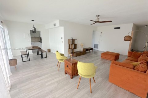 Снять в аренду кондоминиум в Бей-Харбор-Айлендс, Флорида 1 спальня, 86.31м2, № 1964522 - фото 1