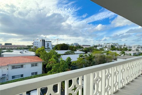 Снять в аренду кондоминиум в Бей-Харбор-Айлендс, Флорида 1 спальня, 86.31м2, № 1964522 - фото 13