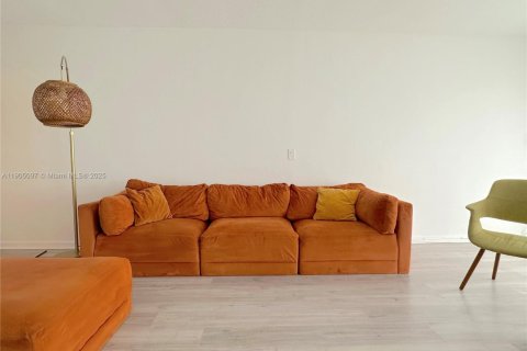 Снять в аренду кондоминиум в Бей-Харбор-Айлендс, Флорида 1 спальня, 86.31м2, № 1964522 - фото 9