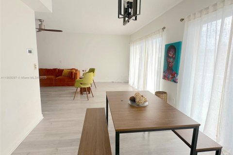 Снять в аренду кондоминиум в Бей-Харбор-Айлендс, Флорида 1 спальня, 86.31м2, № 1964522 - фото 3