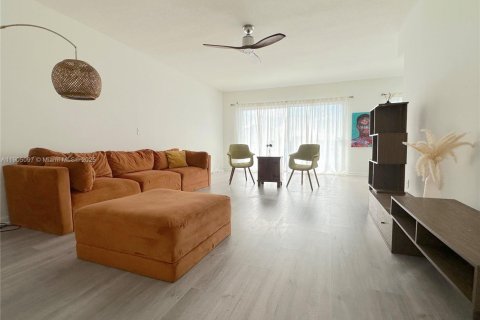 Снять в аренду кондоминиум в Бей-Харбор-Айлендс, Флорида 1 спальня, 86.31м2, № 1964522 - фото 4