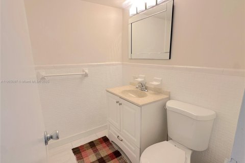 Снять в аренду кондоминиум в Бей-Харбор-Айлендс, Флорида 1 спальня, 86.31м2, № 1964522 - фото 14