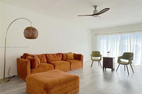 Снять в аренду кондоминиум в Бей-Харбор-Айлендс, Флорида 1 спальня, 86.31м2, № 1964522 - фото 7