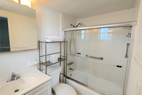 Снять в аренду кондоминиум в Бей-Харбор-Айлендс, Флорида 1 спальня, 86.31м2, № 1964522 - фото 15