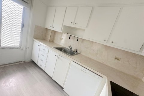 Снять в аренду кондоминиум в Бей-Харбор-Айлендс, Флорида 1 спальня, 86.31м2, № 1964522 - фото 20