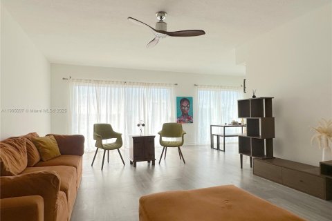 Снять в аренду кондоминиум в Бей-Харбор-Айлендс, Флорида 1 спальня, 86.31м2, № 1964522 - фото 5