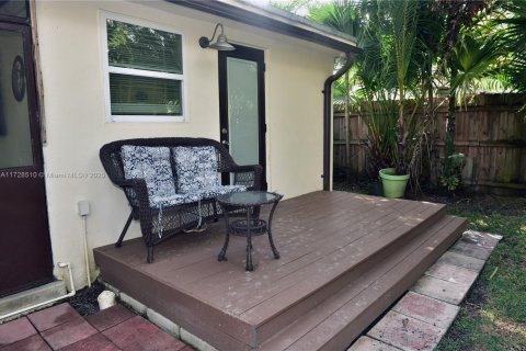 House in Hollywood, Florida 3 bedrooms, 81.2 sq.m. № 1812152 - photo 4
