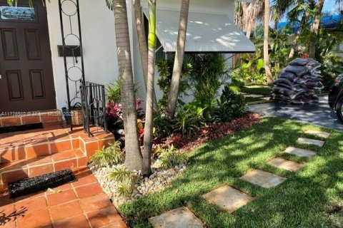 House in Hollywood, Florida 3 bedrooms, 81.2 sq.m. № 1812152 - photo 2