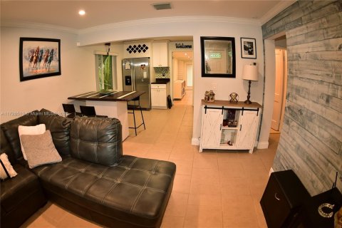 House in Hollywood, Florida 3 bedrooms, 81.2 sq.m. № 1812152 - photo 6