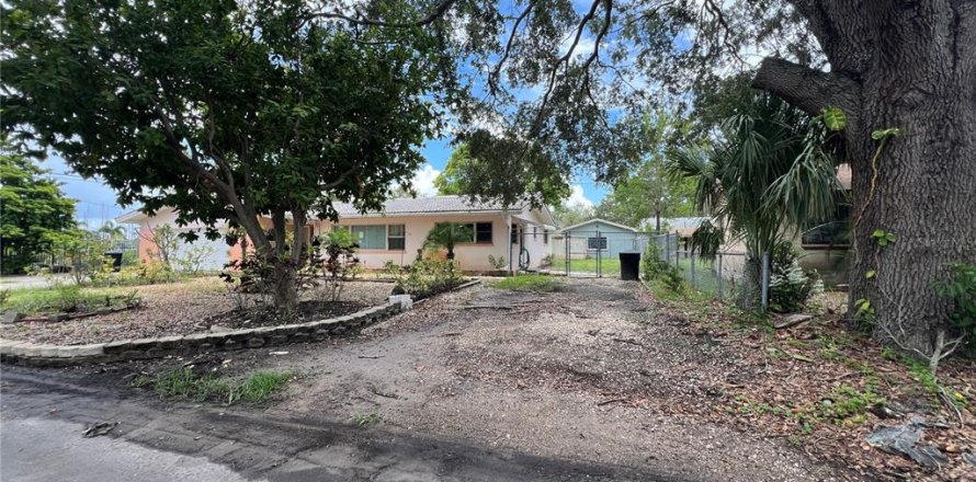 Casa en Gulfport, Florida 4 dormitorios, 211.35 m2 № 1797440